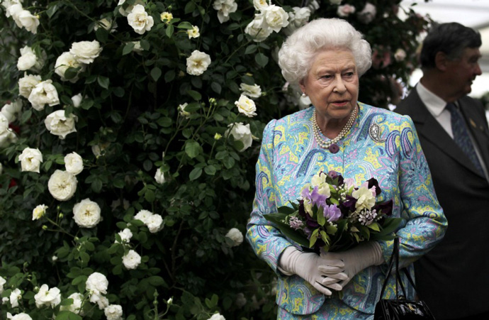 queen-elizabeth-at-the-flower-CRS
