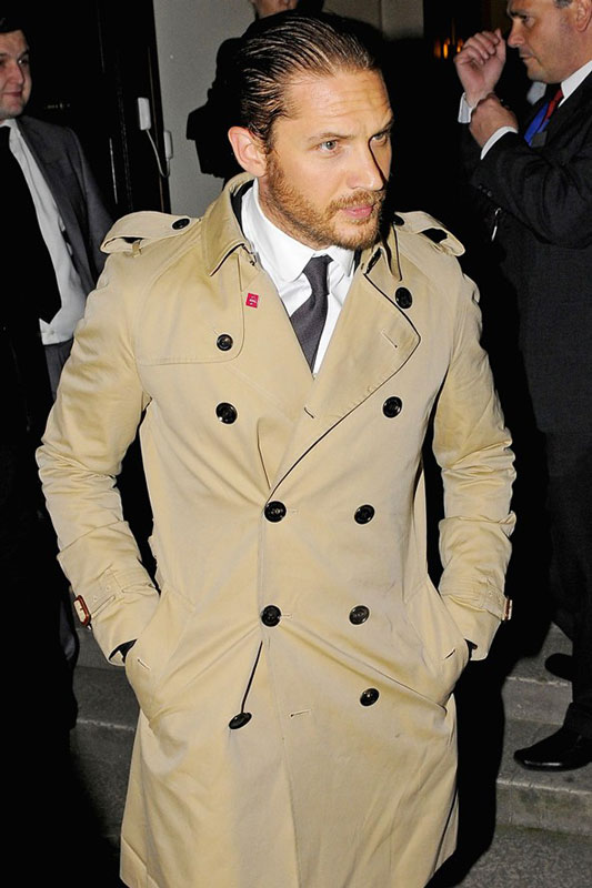 Tom-Hardy-wearing-the-trench-coat