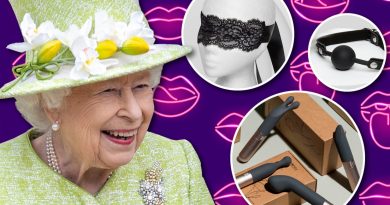 Елизавета II наградила бренд секс-игрушек почетным знаком качества