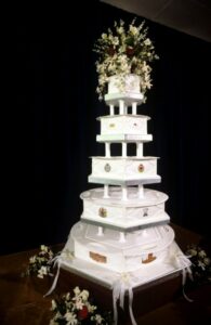 Кусочек свадебного пирога Дианы и Чарльза за £1,850