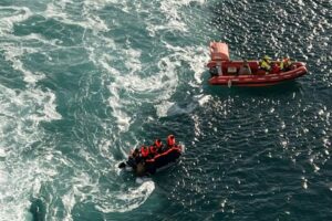 Лодка с 27 мигрантами затонула в море недалеко от Кале