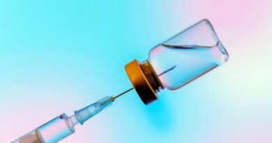 Действующие вакцины менее эффективны против «Омикрона», но они работают
