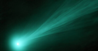 Загадка зеленого свечения комет раскрыта
