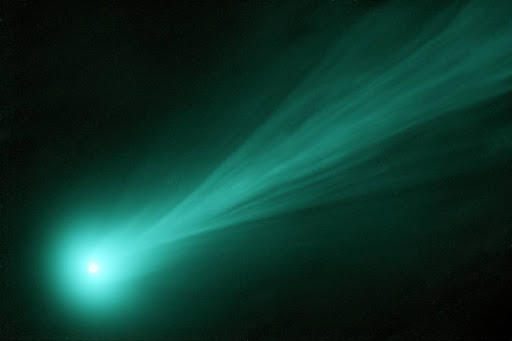 Загадка зеленого свечения комет раскрыта
