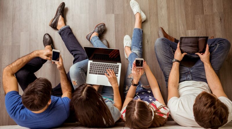 Подростки и социальные сети: фактор риска