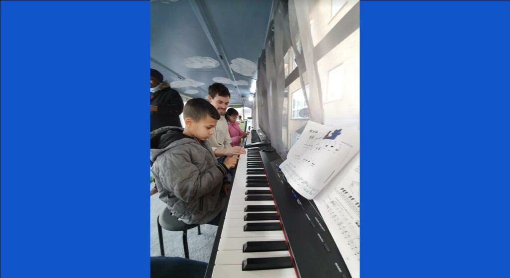 Музыкальные занятия с MusicOnWheels в поддержку Украины