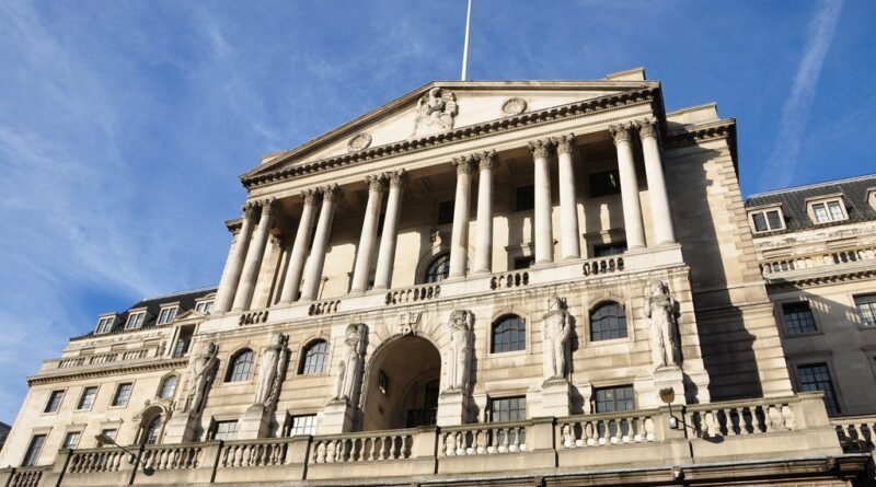 Банк Англии увеличил ставку до 1%