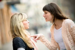 Если друг оказался вдруг: 10 признаков абьюзивных отношений с подругой