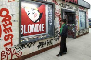Beyond The Streets London: выставка граффити в галерее Саатчи