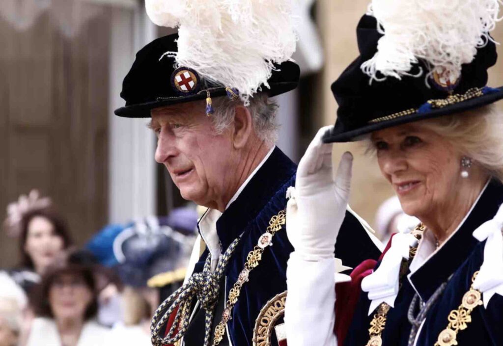 Королевская неделя в Шотландии: коронация, шествия, салют