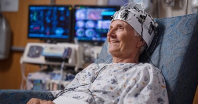 Ультразвуковой шлем для лечения болезни Паркинсона