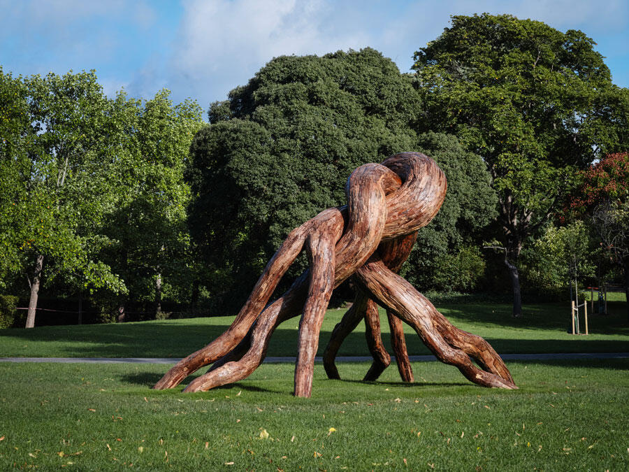 Frieze Sculpture 2025 и ее тени: вне павильонов и вне правил