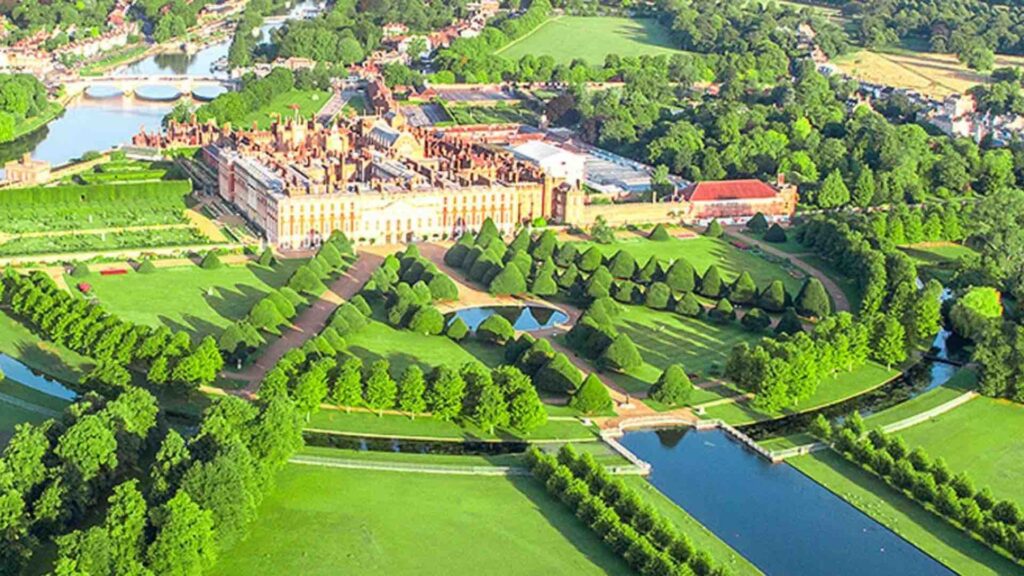 Лабиринты и призраки дворца Хэмптон-Корт