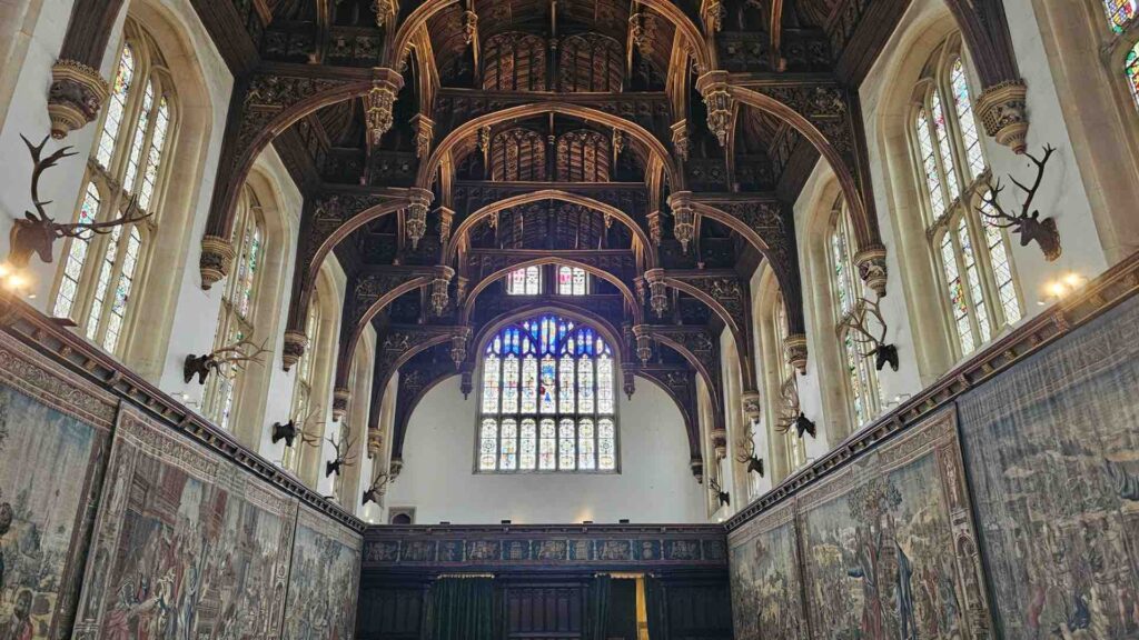 Лабиринты и призраки дворца Хэмптон-Корт