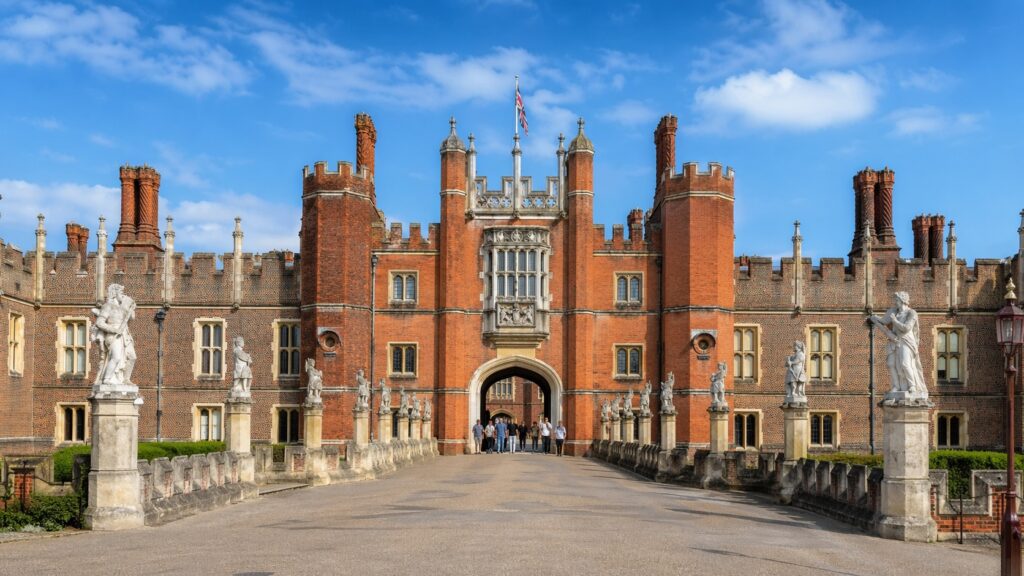 Лабиринты и призраки дворца Хэмптон-Корт